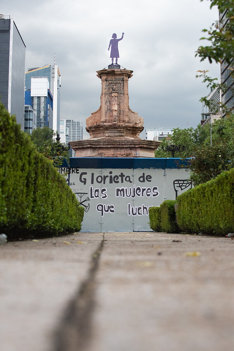 Photograph of the Roundabout to the Woman Who Fight