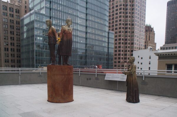 By mliu92 from San Mateo - 5802 Triple Pedestal, CC BY-SA 2.0, https://commons.wikimedia.org/w/index.php?curid=85617928